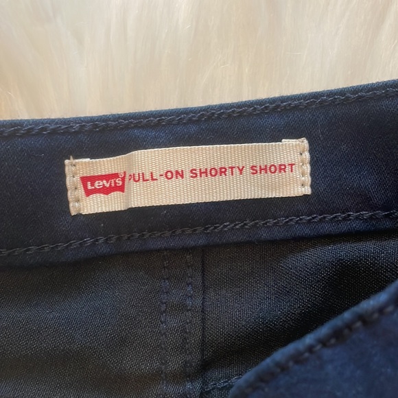 Levi’s Denim Pull-On Shorty Shorts (Size 6) - Picture 2 of 6